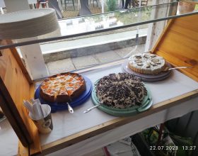 ...diesen leckeren Kuchen zu kaufen...